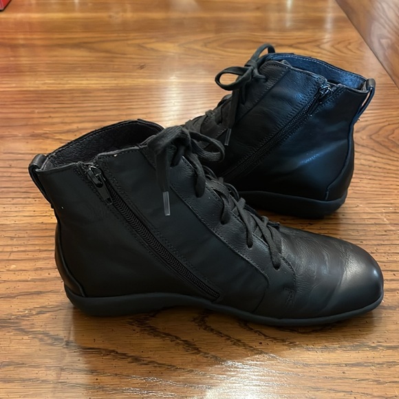 Naot Patu lace up ankle boots, size 38 (7.5) - Picture 7 of 16
